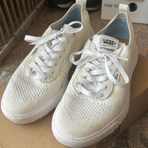 Brand New Vans Ultrarange Vr3
